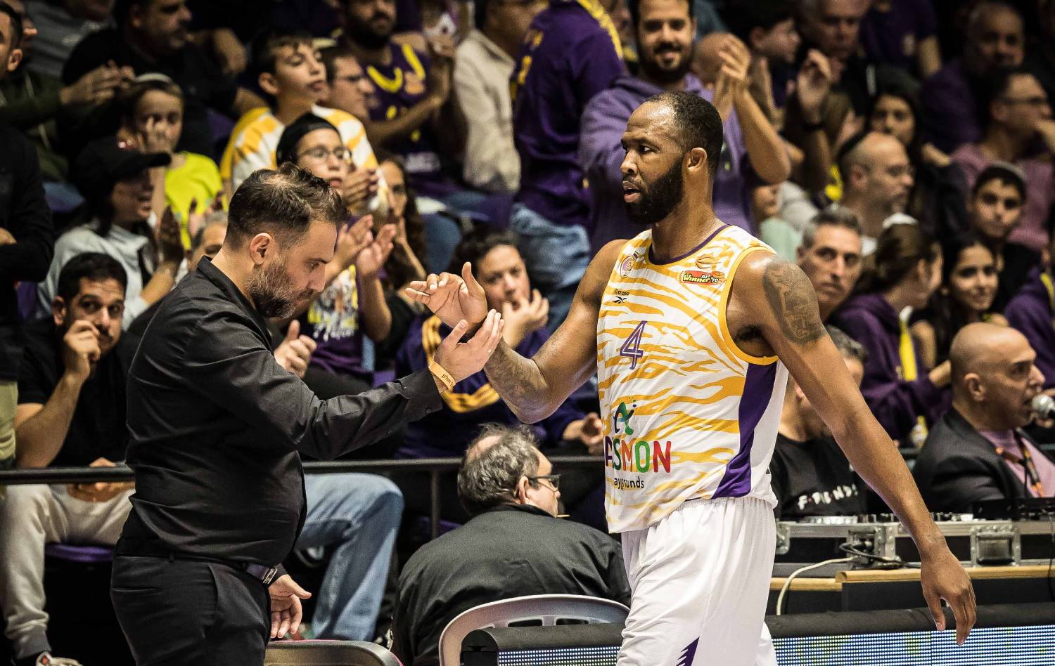 צפו: עוד ערב גדול לכריס ג'ונסון