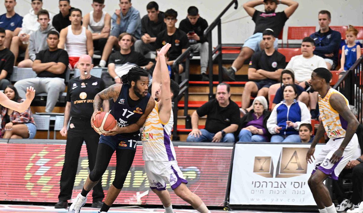 צפו: אריק גריפין בכושר קליעה אדיר