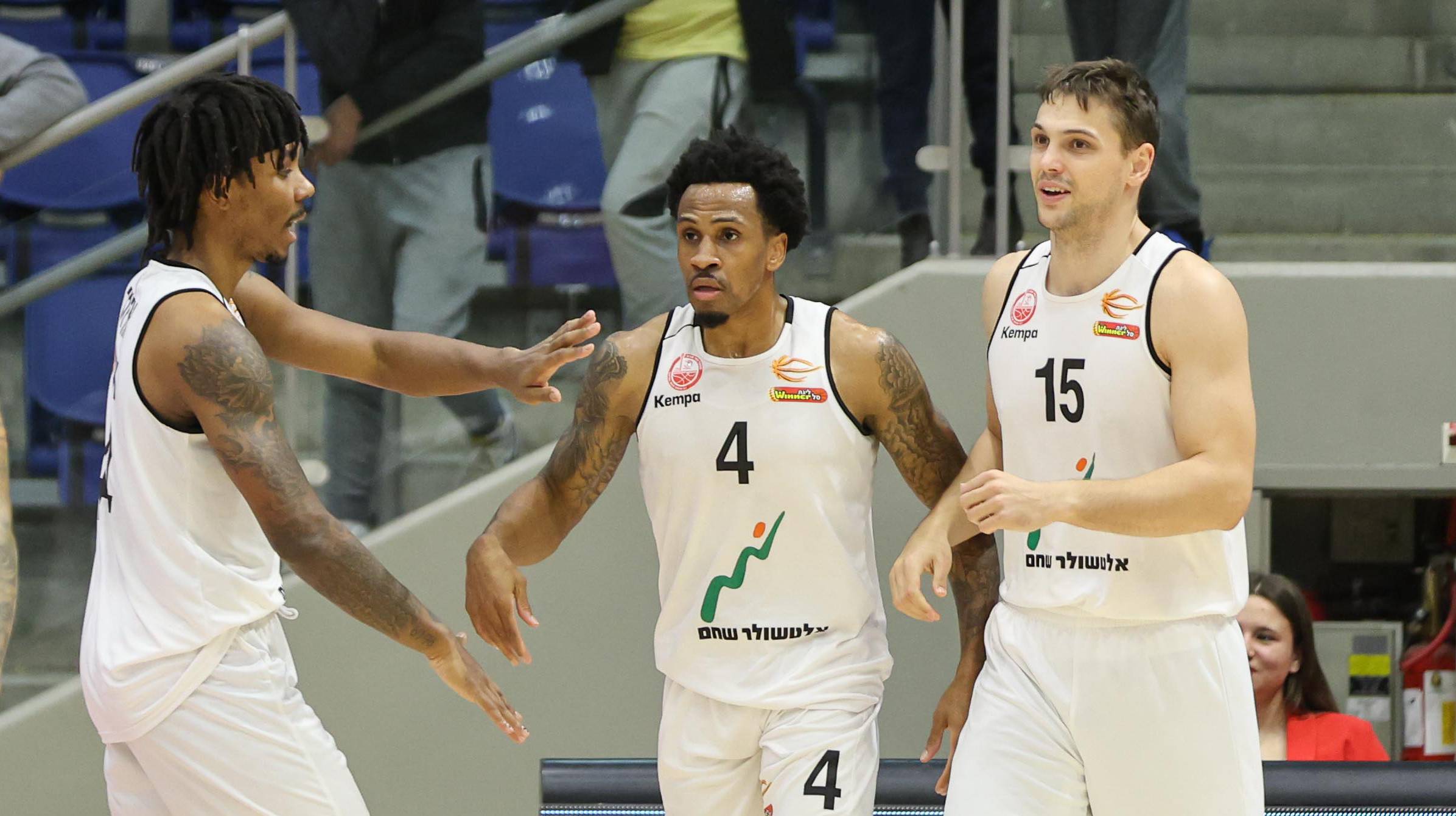 צפו: הפוסטר של אפיאני בפסגת המצעד