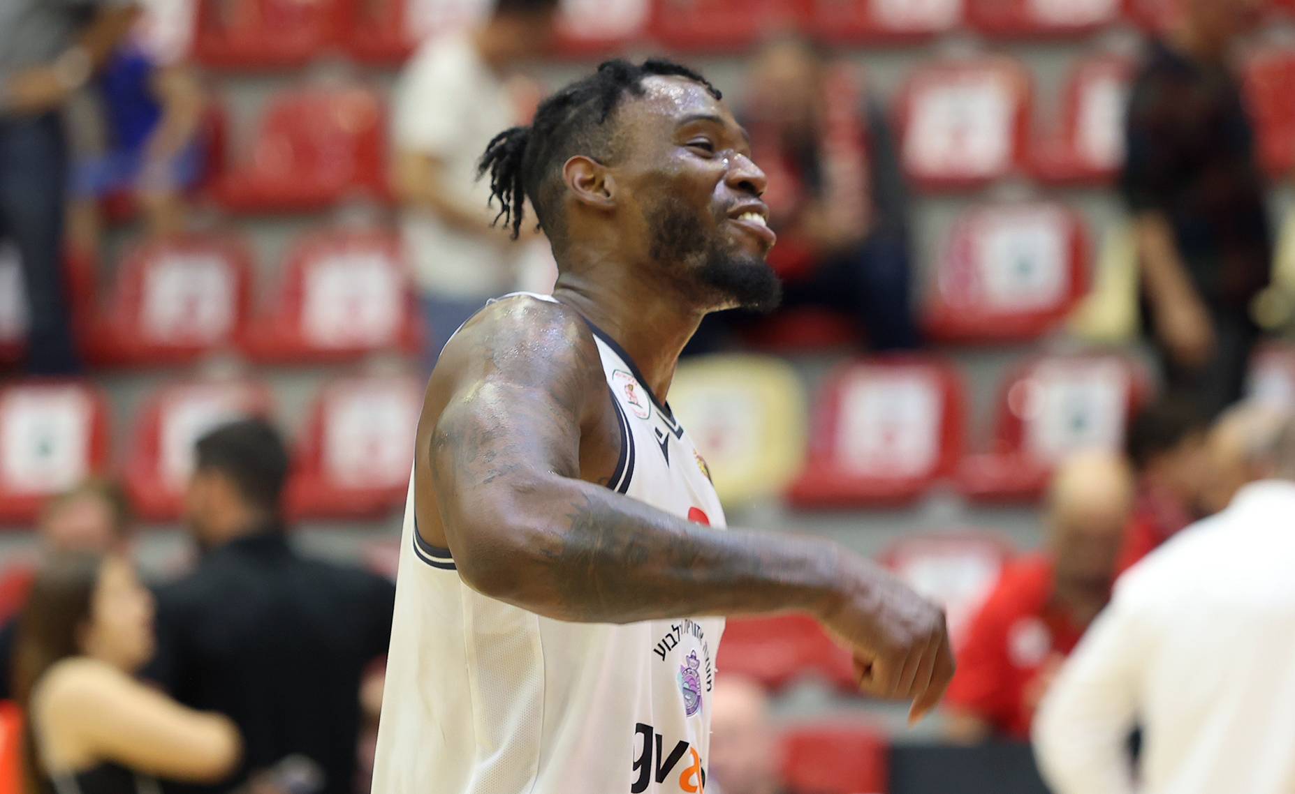 צפו: הופעה כמעט מושלמת לדרק קוק