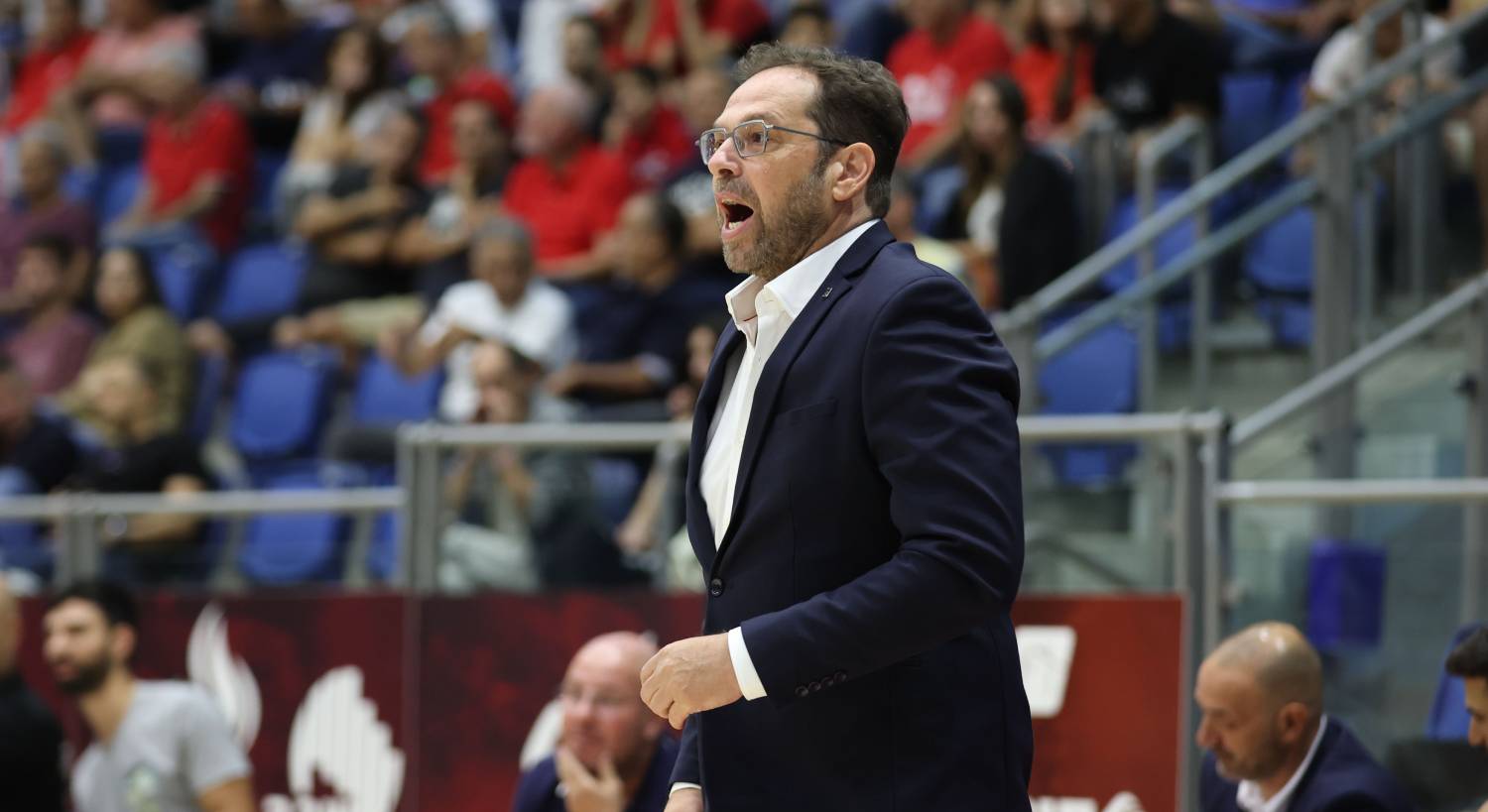 מבט מהדלת האחורית: חיפה נגד האזורית