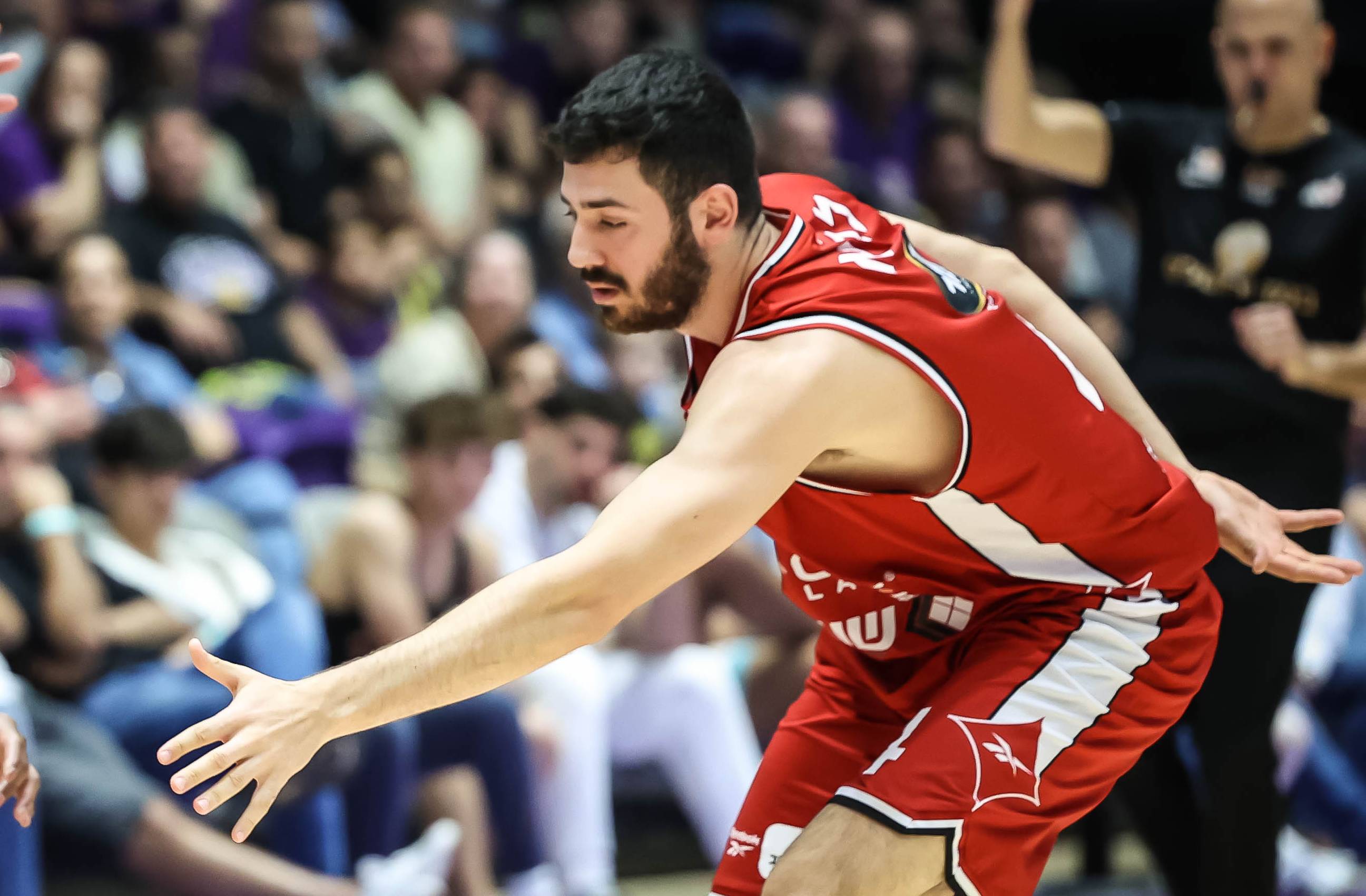 צפו: הופעה נהדרת לגור לביא נגד האקסית