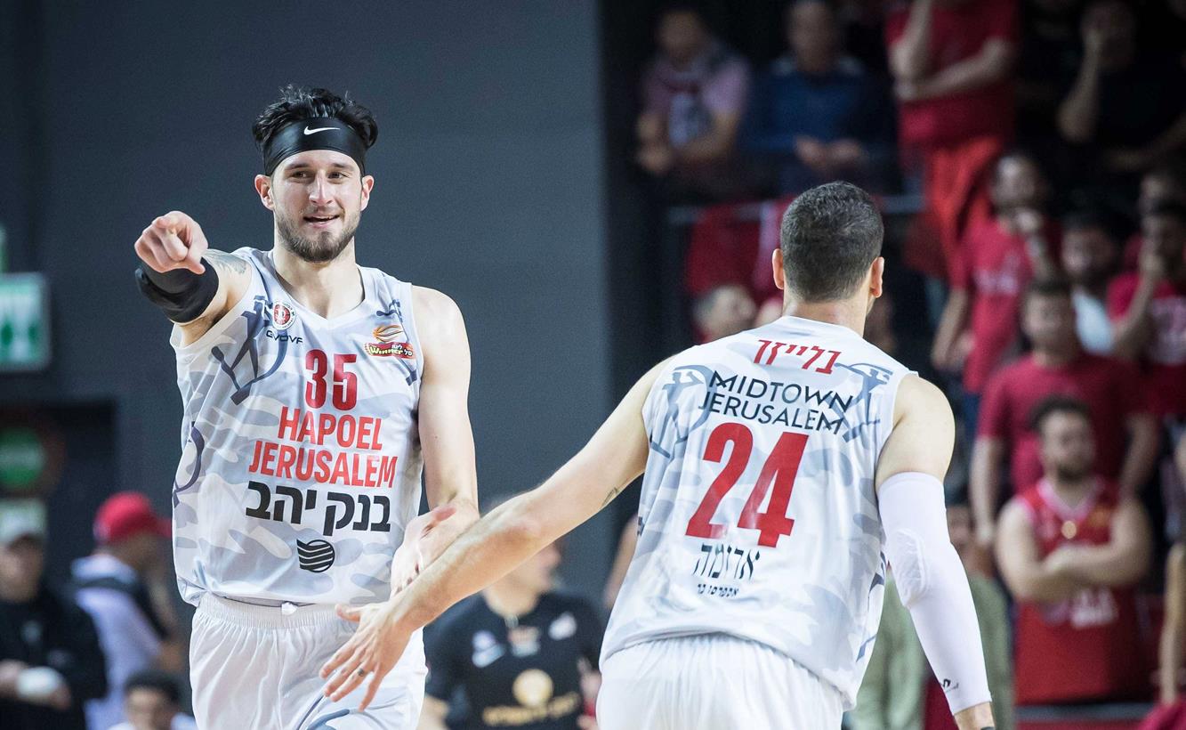 צפו: הופעה כמעט מושלמת לזאק הנקינס