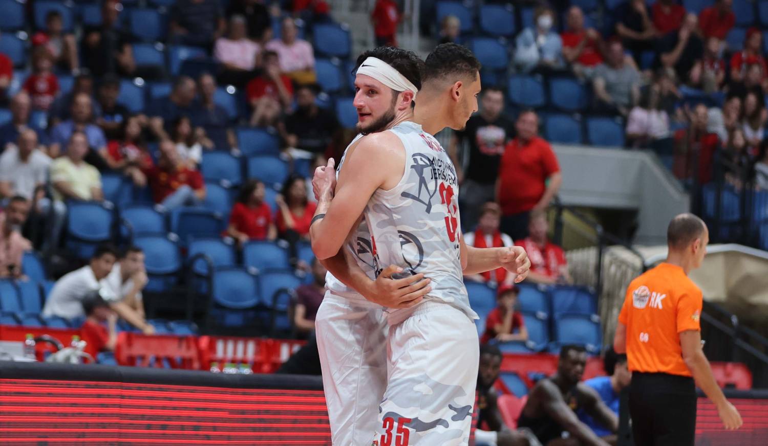 צפו: עוד הופעה נהדרת לזאק הנקינס