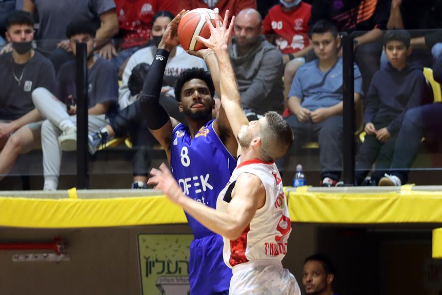 הערב: סגנית האלופה מגיעה להרצליה