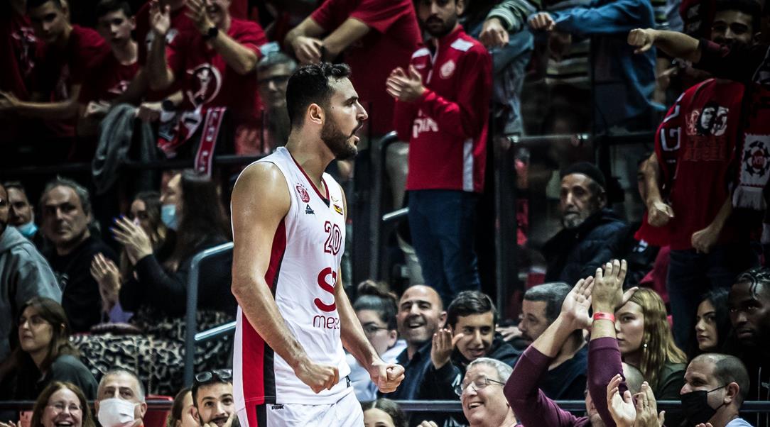 צפו: עידן זלמנסון הרשים מול האקסית