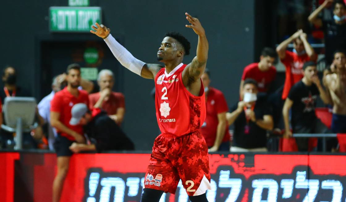 צפו: 11 נקודות ב-68 שניות לאייק אירבו!