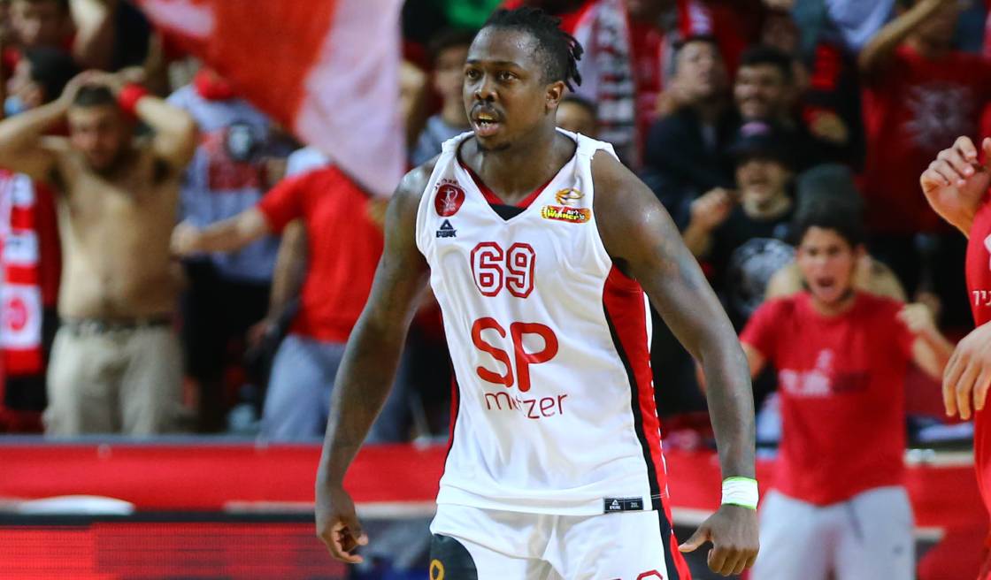 צפו: הופעת וינטאג' לג'ייקובן בראון