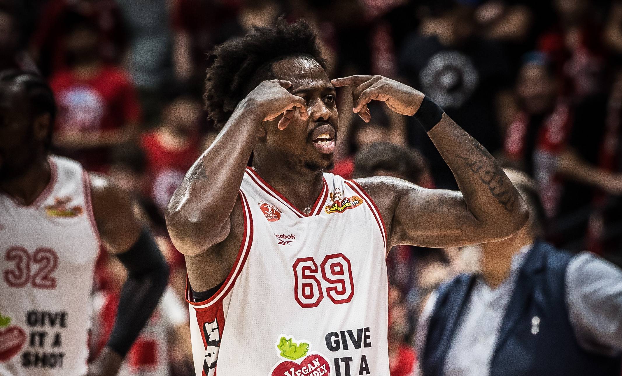 צפו: ההתפוצצות המהירה של ג'ייקובן בראון