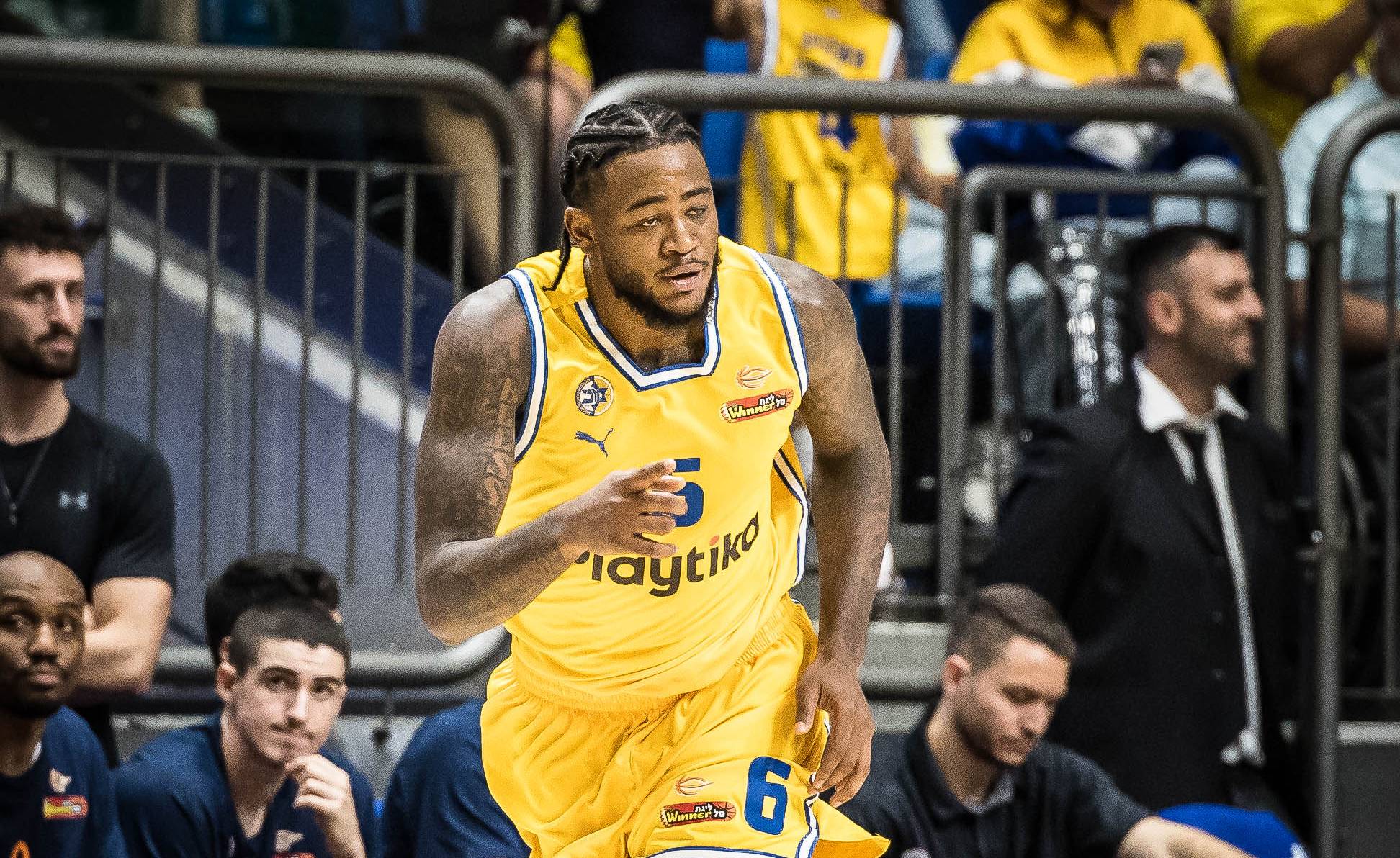 צפו: פרמיירה נהדרת לג'רל מרטין בצהוב