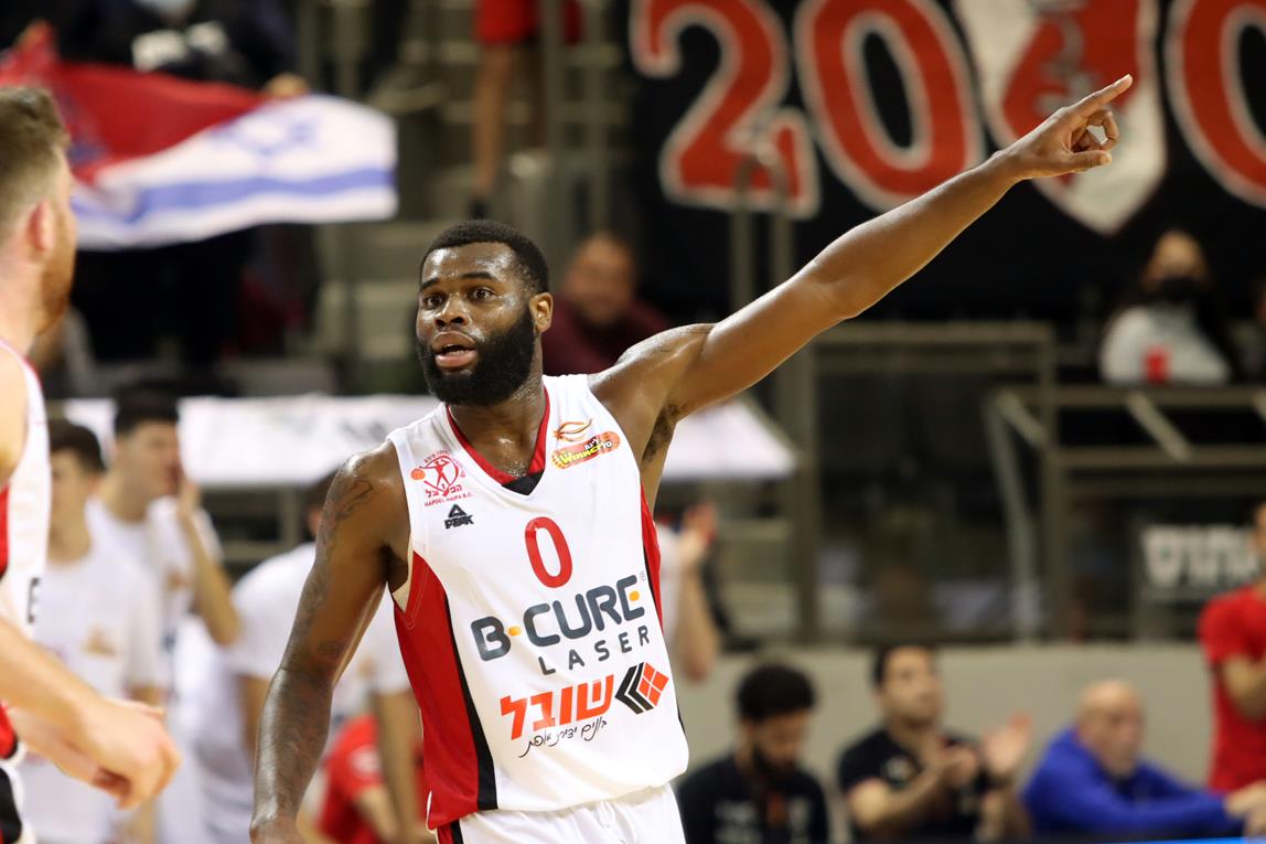 קאדים אלן הושעה על ידי פיב"א