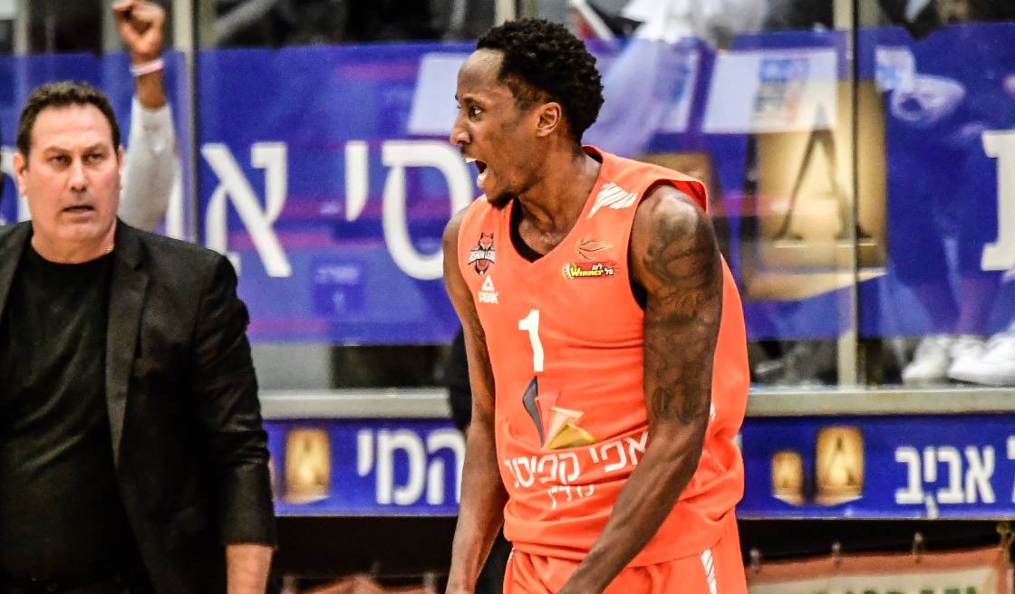 צפו: קריס קלייברן עלה על המסלול