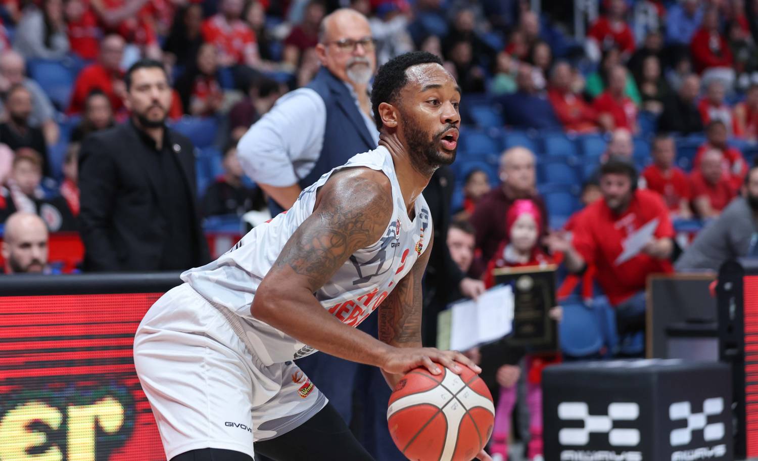 צפו: הופעה ביתית נהדרת לליוואי רנדולף