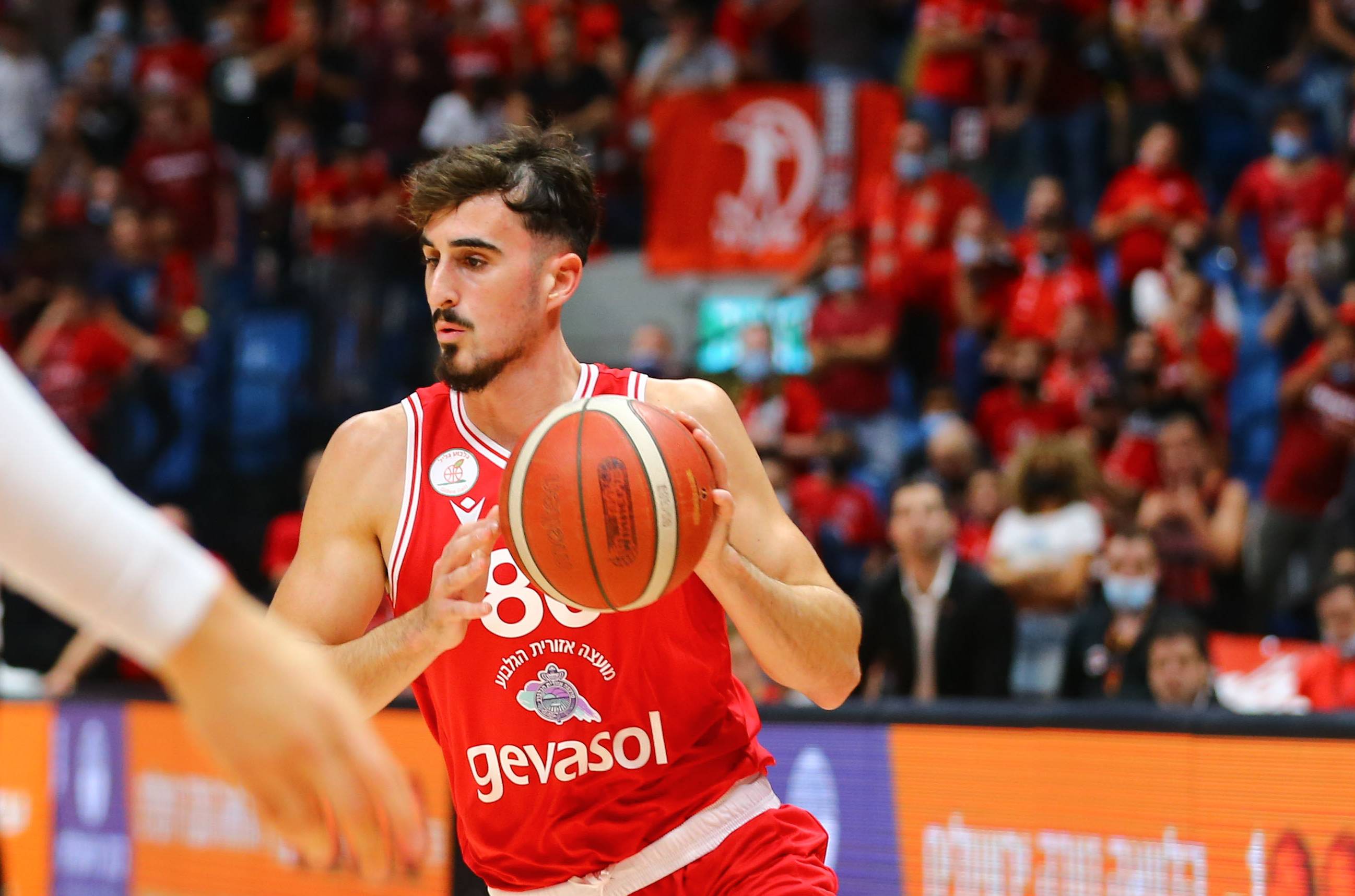 חג האור: ניצחון חשוב לקורנליוס וגלבוע