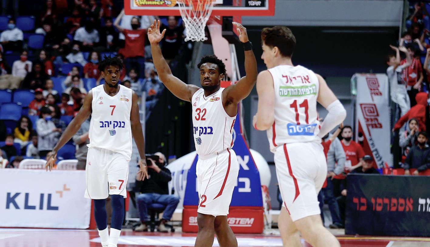 צפו: מבול שלשות ביתי מרשים בפיס ארנה