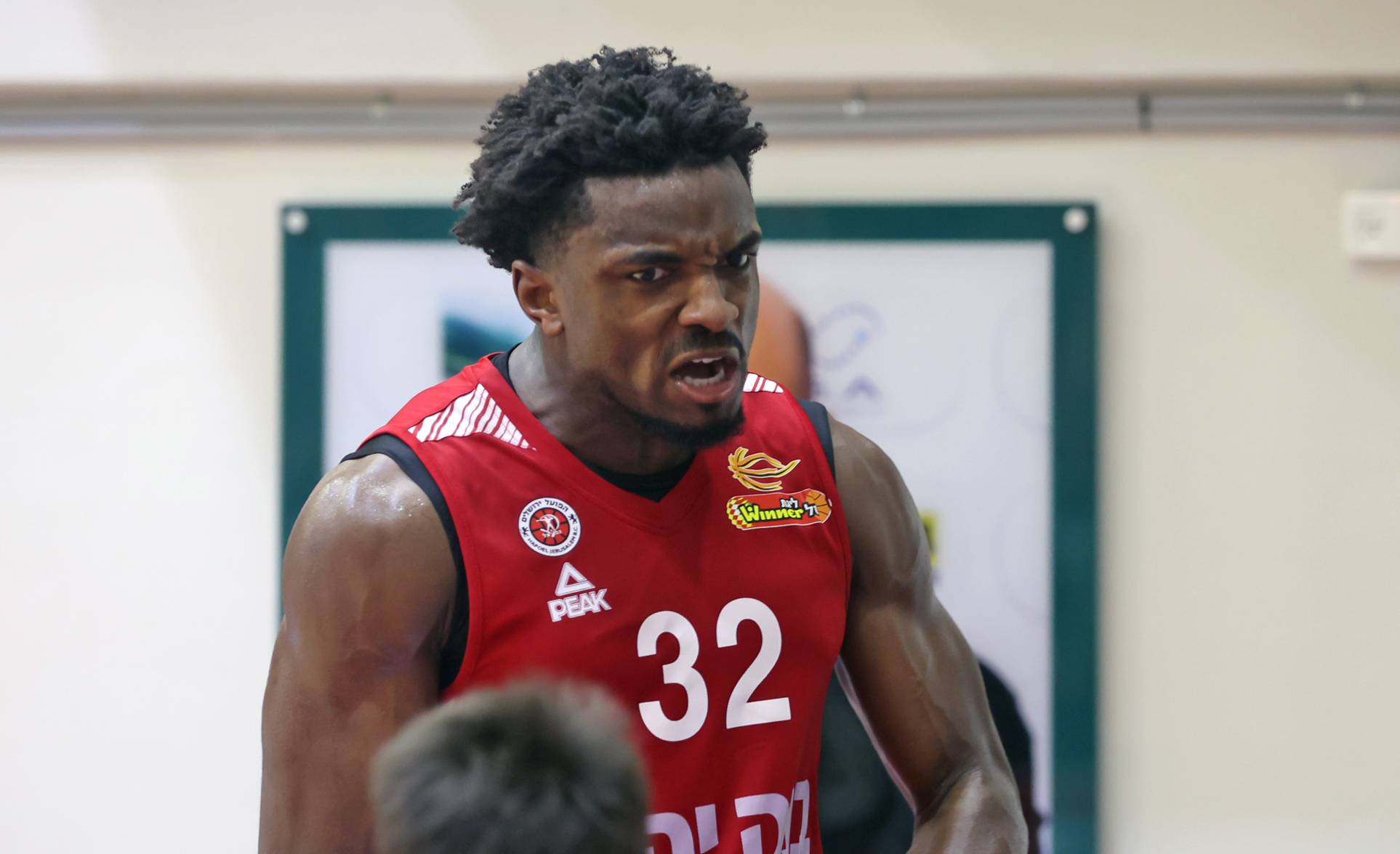 צפו: רטין אובאסוהן מוכן לקרב על הגמר