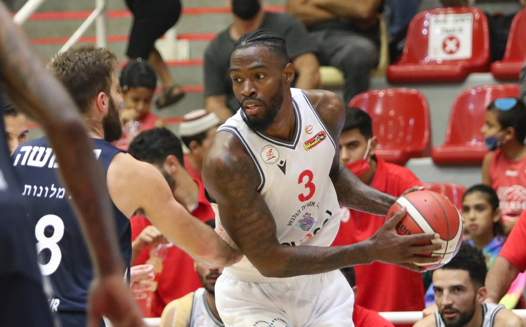 צפו: פרמיירה חלומית לדרק קוק בגן נר