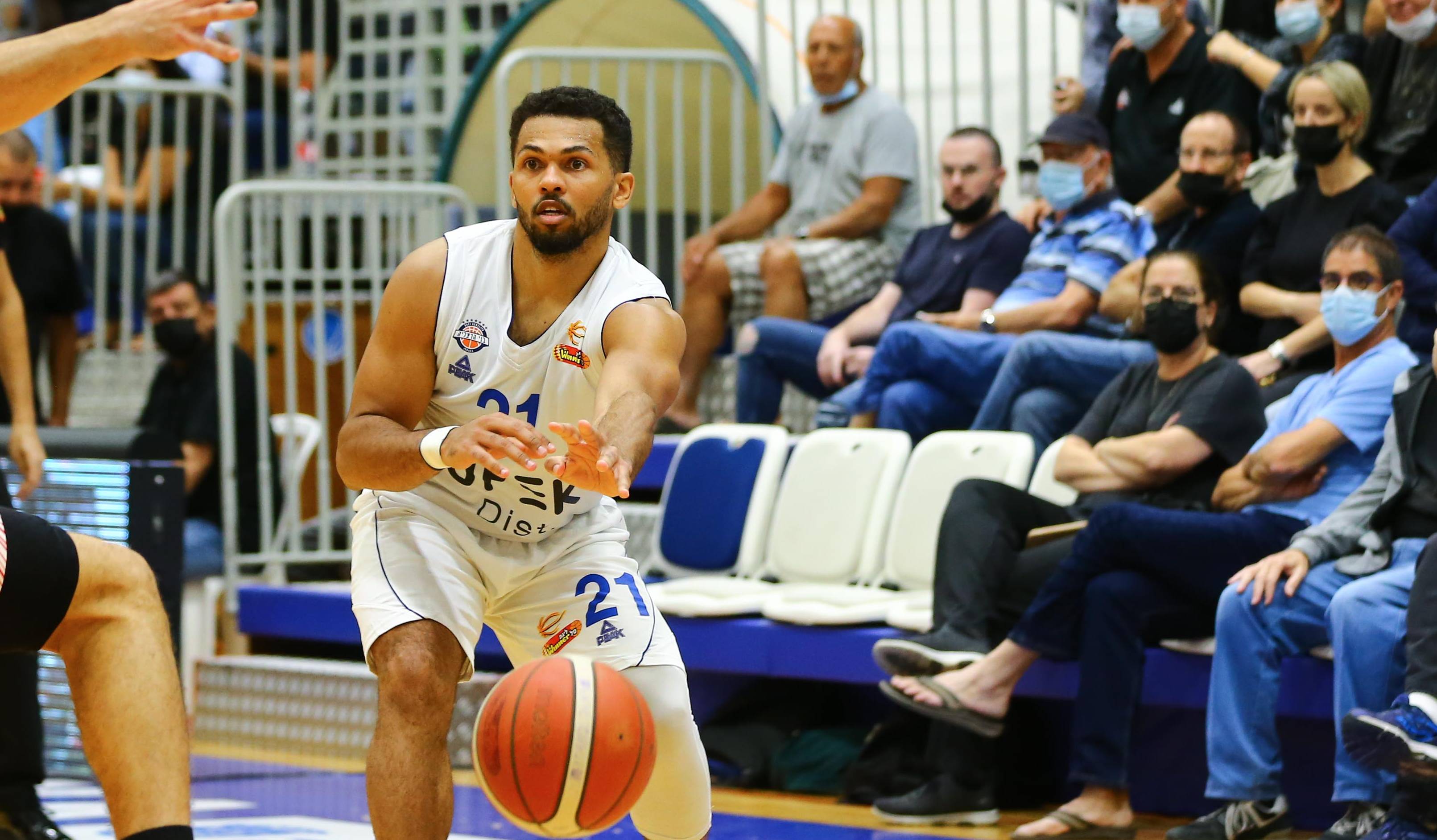 צפו: הוקר החזיר את הרצליה למסלול