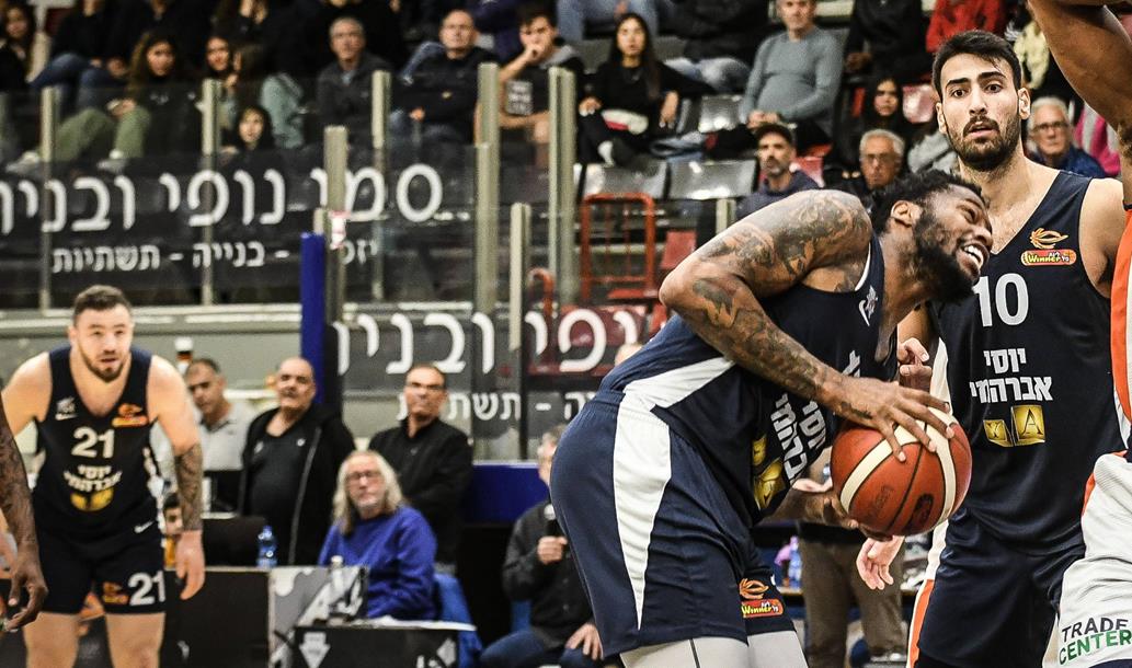 צפו: אריק גריפין שוב חגג מול האקסית