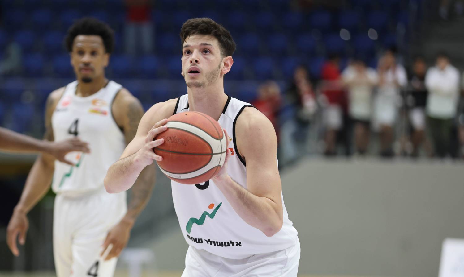 צפו: רועי פריצקי לוהט מעבר לקשת