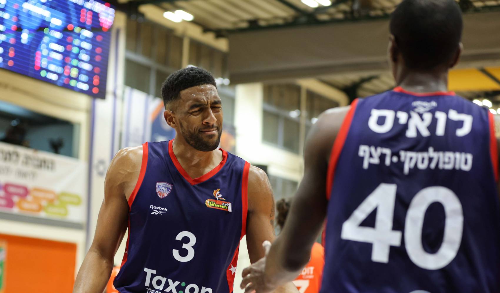 צפו: דאבל-דאבל מרשים לאמין סטיבנס