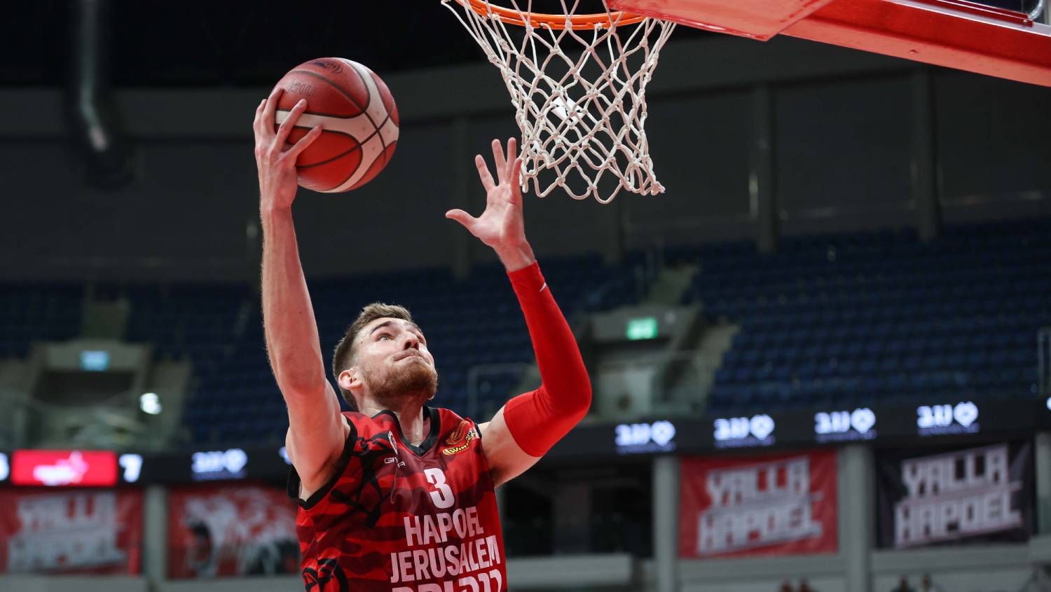 צפו: טי.ג'יי קליין השתלב היטב בבירה