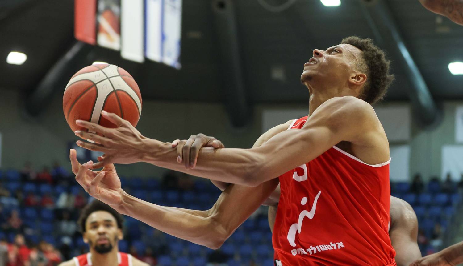 צפו: טידג'אן קייטה מרשים באיזור הצבע