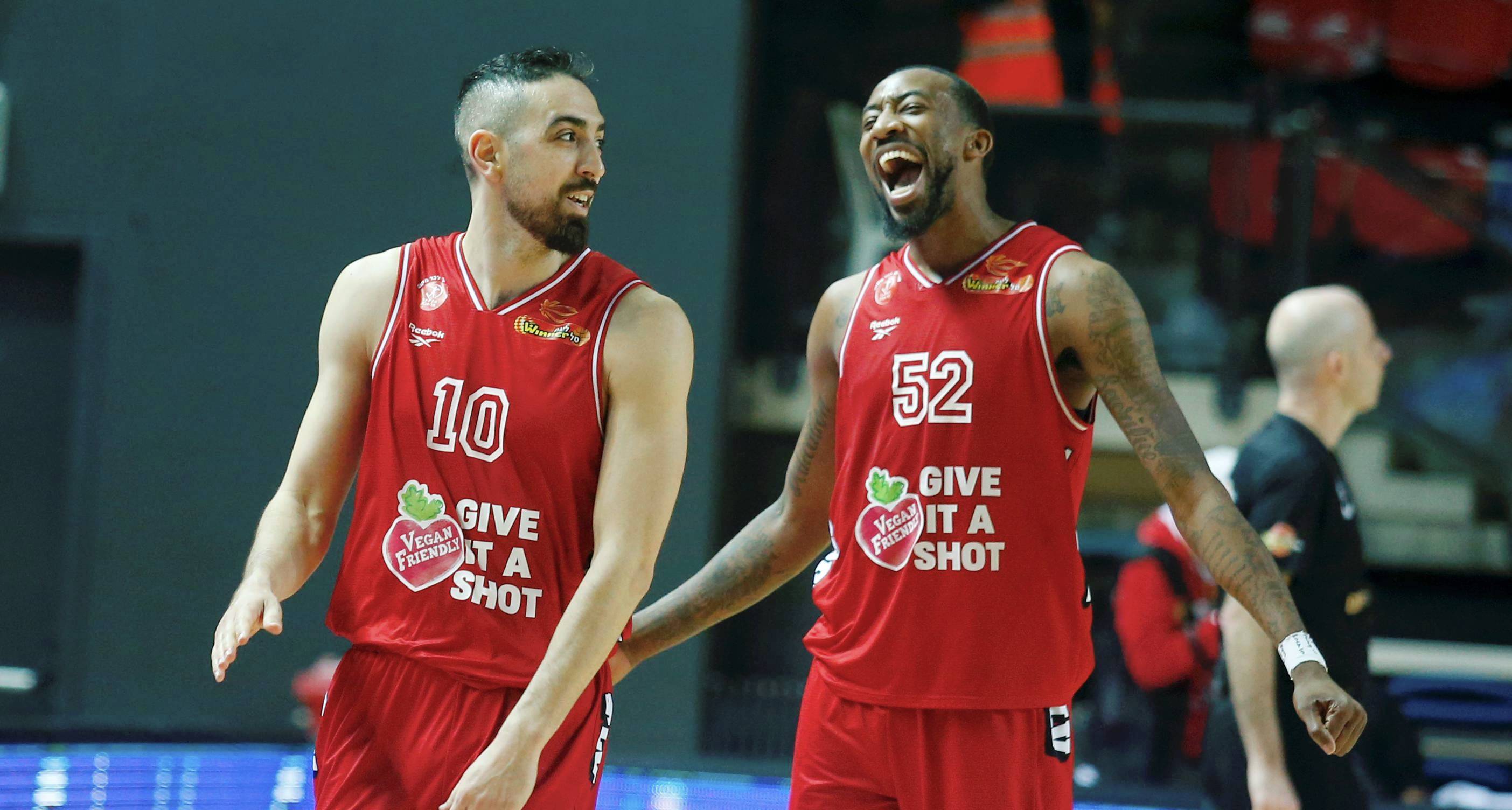 צפו: התעלות נוספת של בר טימור