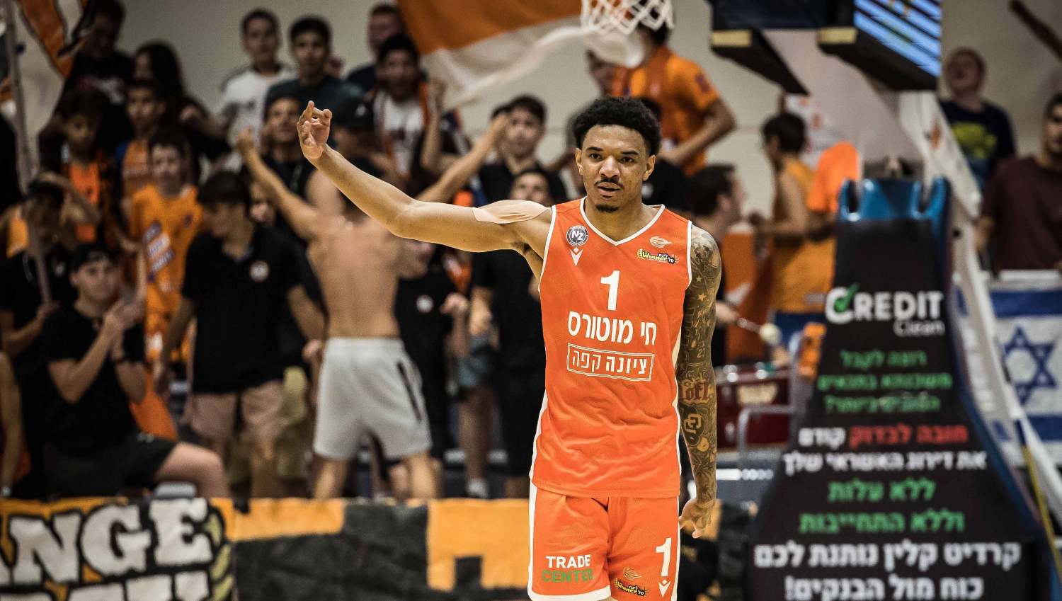 צפו: פתיחת עונה נהדרת לטיילר ביי