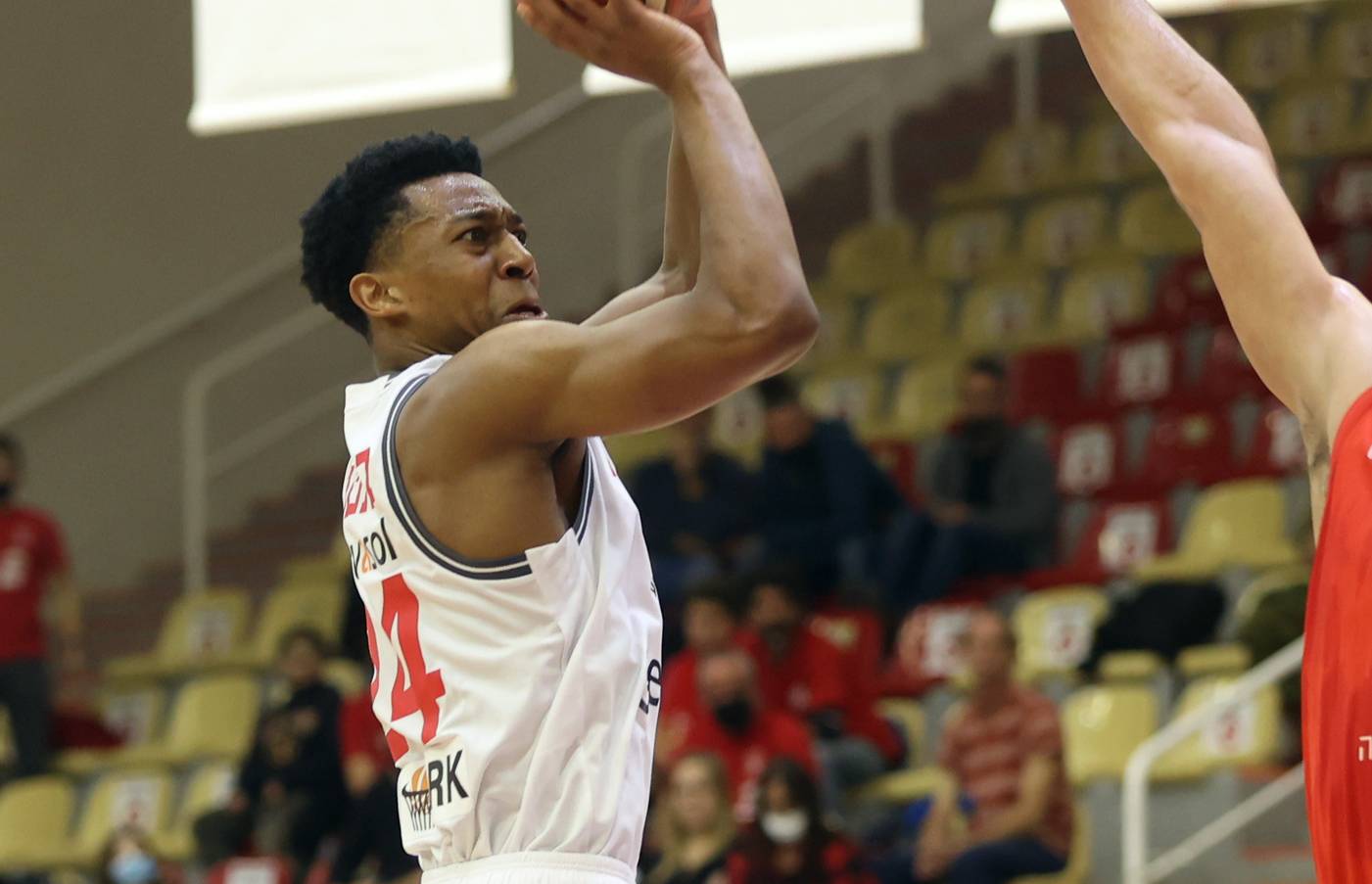 צפו: ערב מרשים לטיוס באטל מהספסל