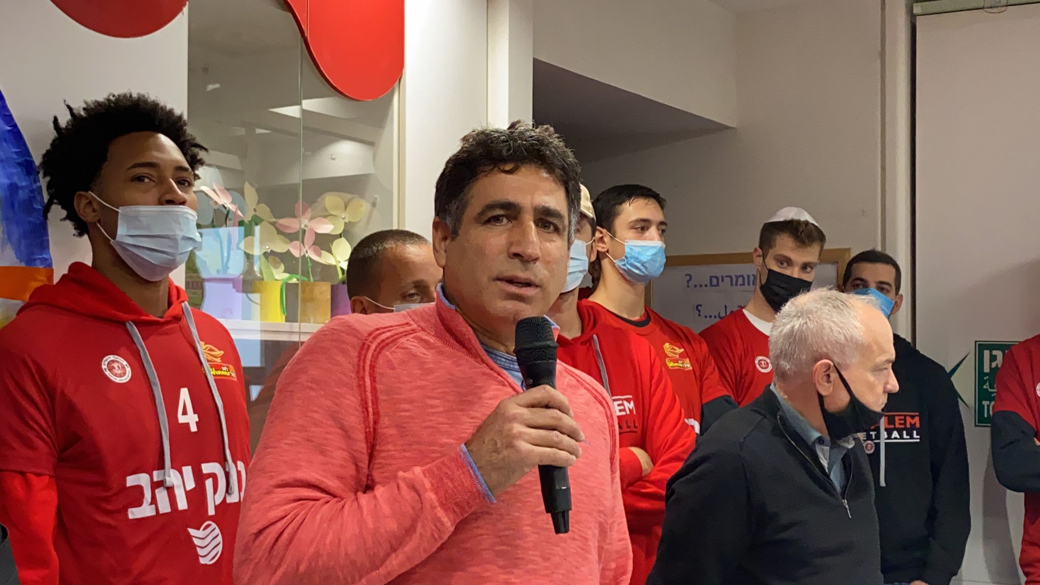 "מאחל שבשנה הבאה תחגגו בריאים בבית"