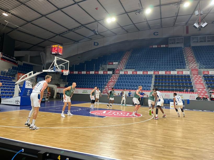 מחזיקת הגביע נשארה מושלמת בהכנה