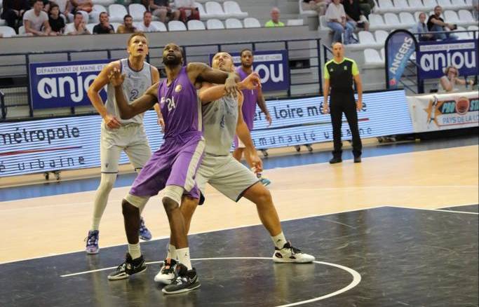 האלופה נוצחה במשחקה הראשון בצרפת