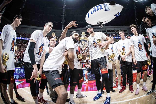 "השלם בקבוצה הזו גדול מסך חלקיו"