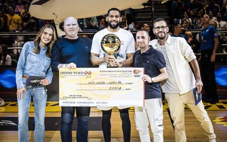 צפו: סי.ג'יי האריס הוא אלוף השלשות