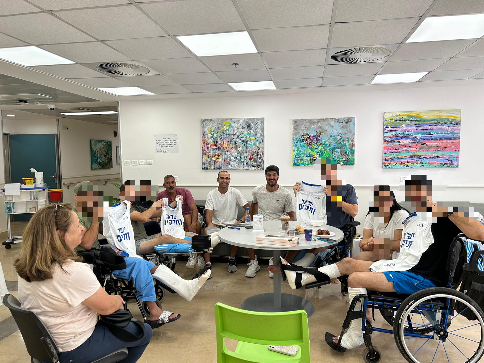 "נבחרת הוותיקים קמה כדי לתת לקהילה"