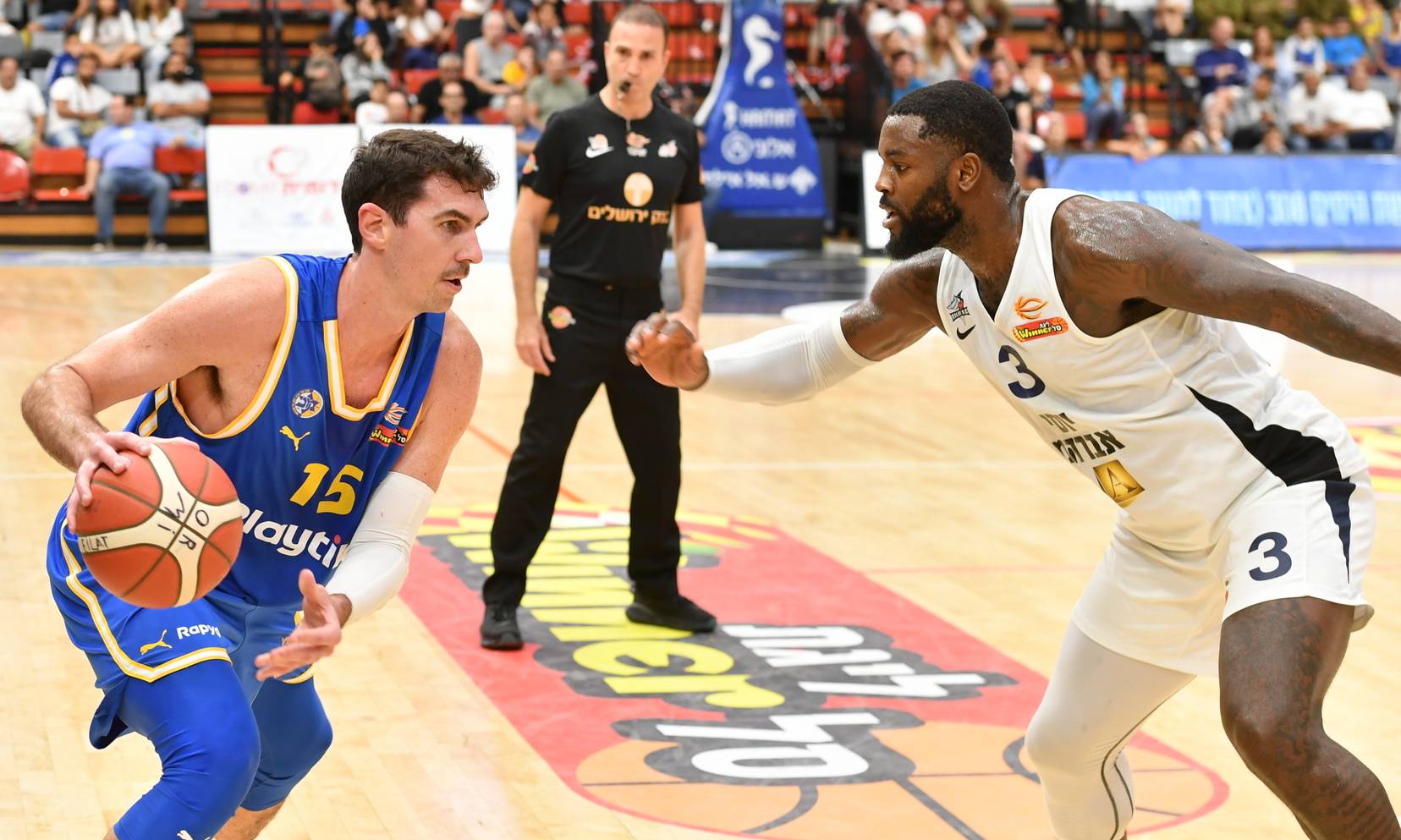 צפו: ג'ייק כהן החל את "מובמבר" ברגל ימין