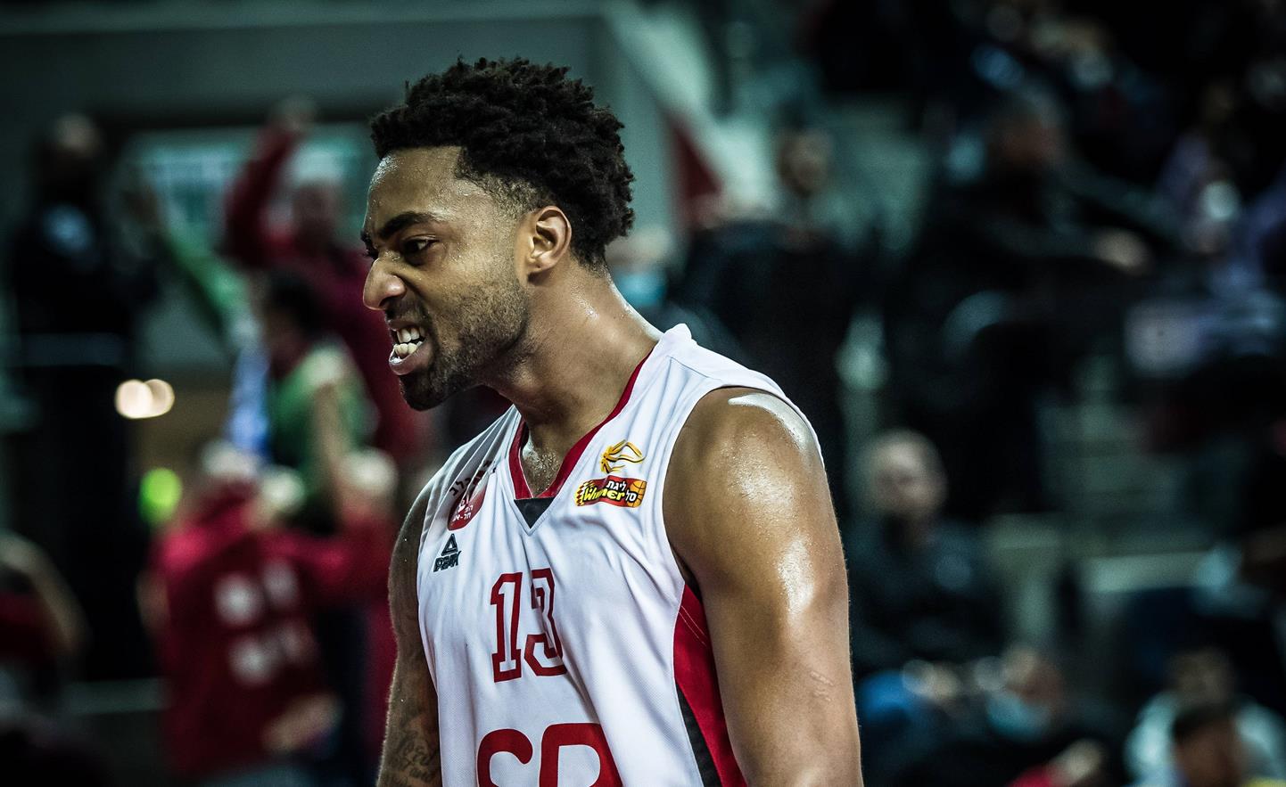 צפו: עוד התעלות לג'יימס יאנג בדרבי