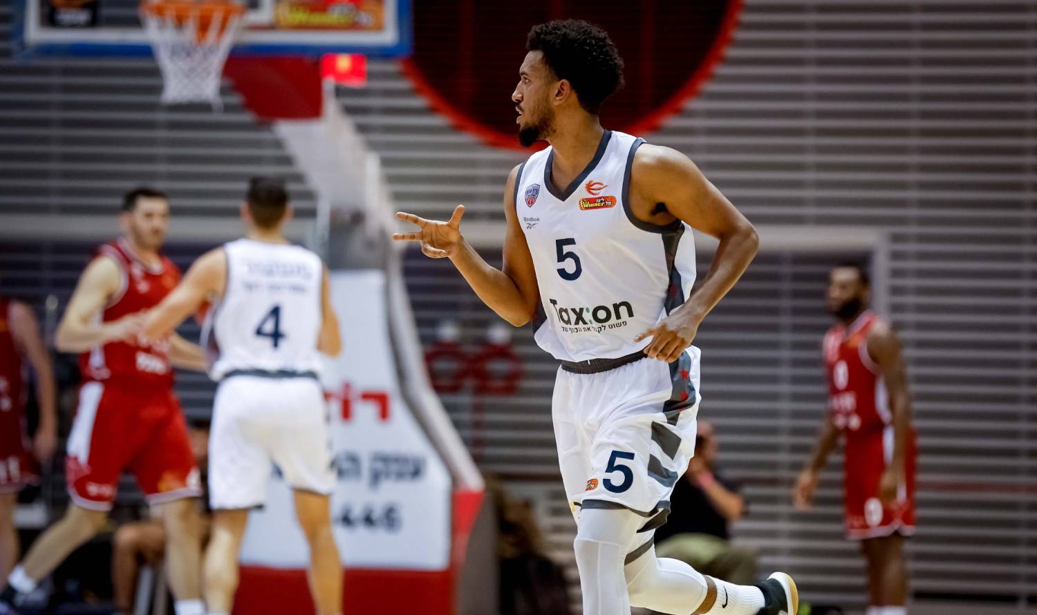 צפו: משחק החזרה של מייקל בריסקר