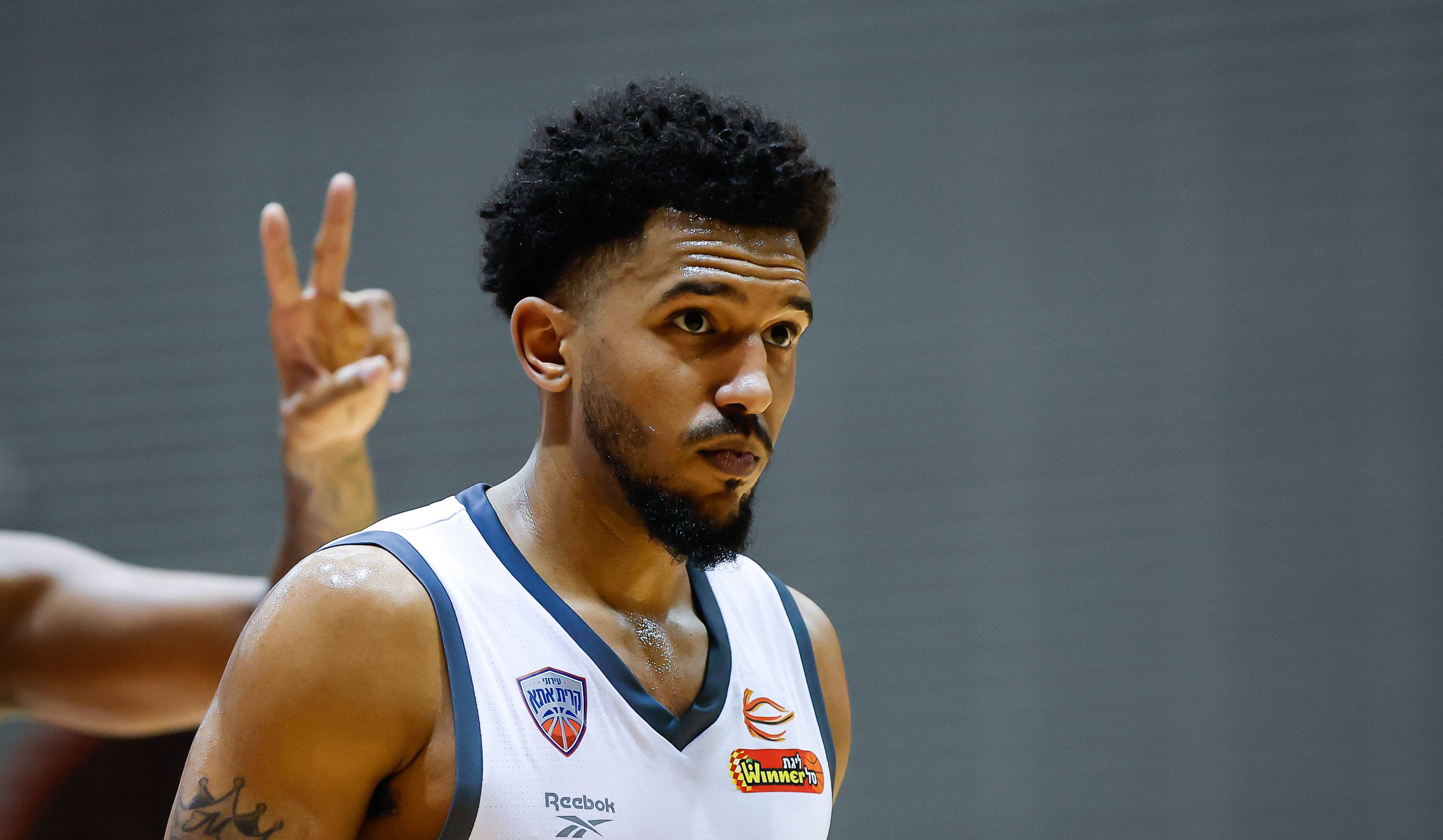 צפו: מייקל בריסקר הוביל קאמבק מאוחר