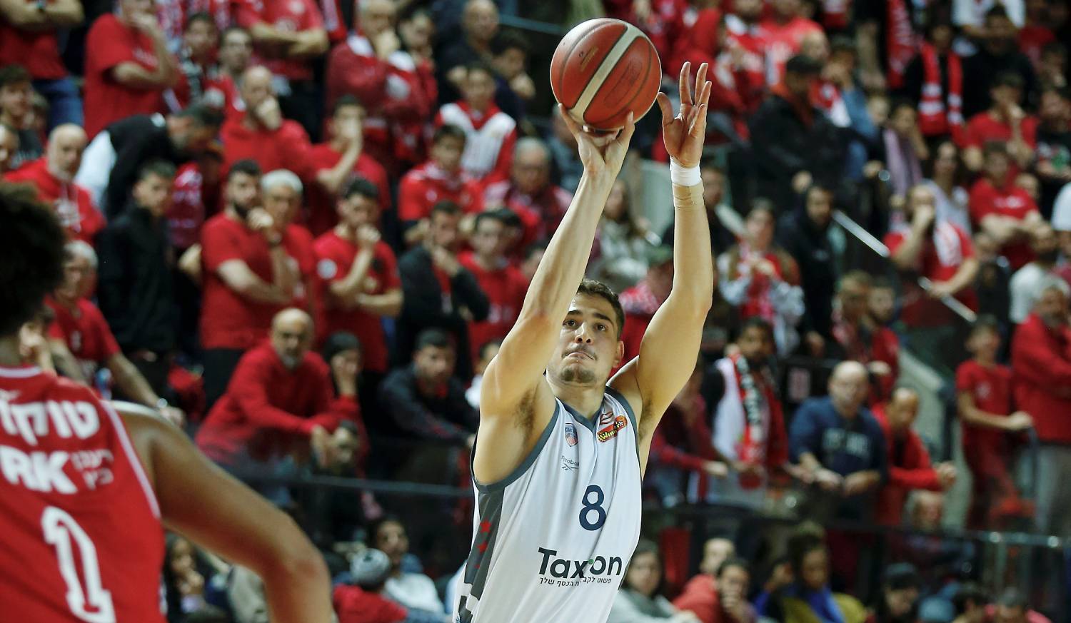 צפו: יותם חנוכי בכושר קליעה נהדר