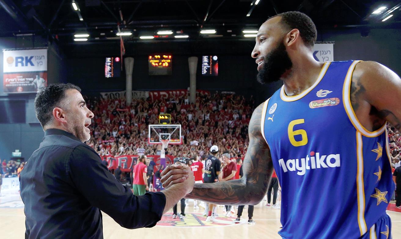 צפו: וויליאמס סחף את האלופה לשלב הבא