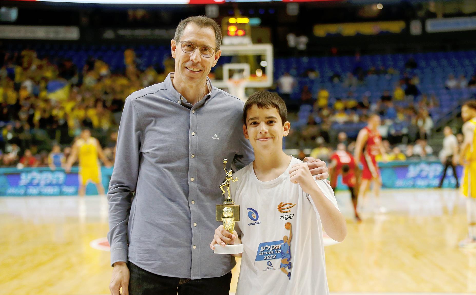 "הקלע של המדינה": קמר ניצח עם הבאזר