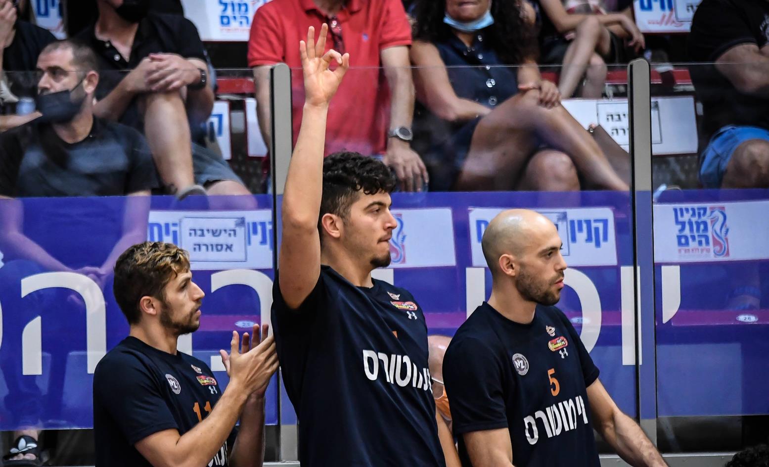 צפו: הערב של המחליפים בלב המושבה