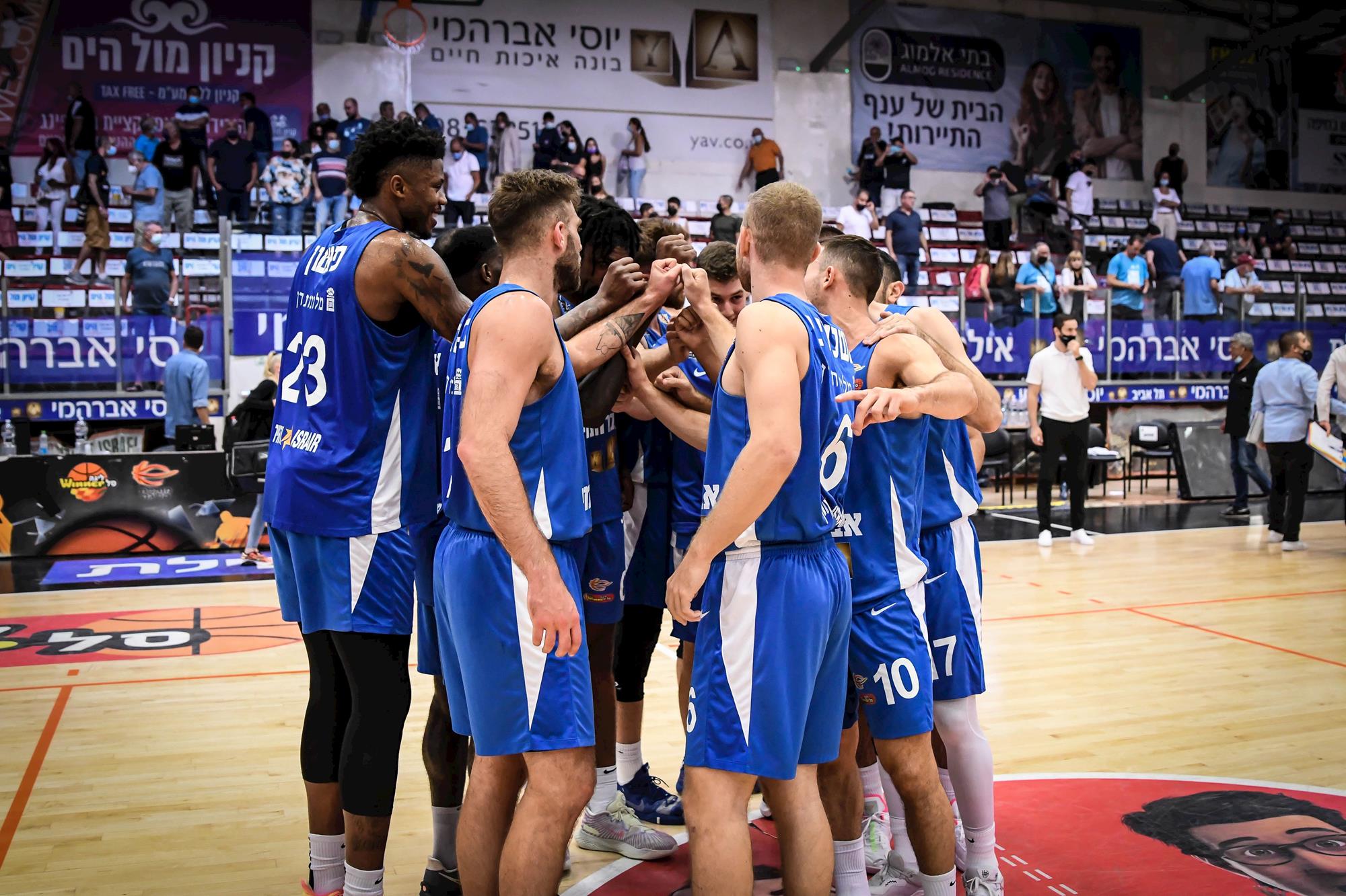 הערב: אילת מתארחת אצל בני הרצליה