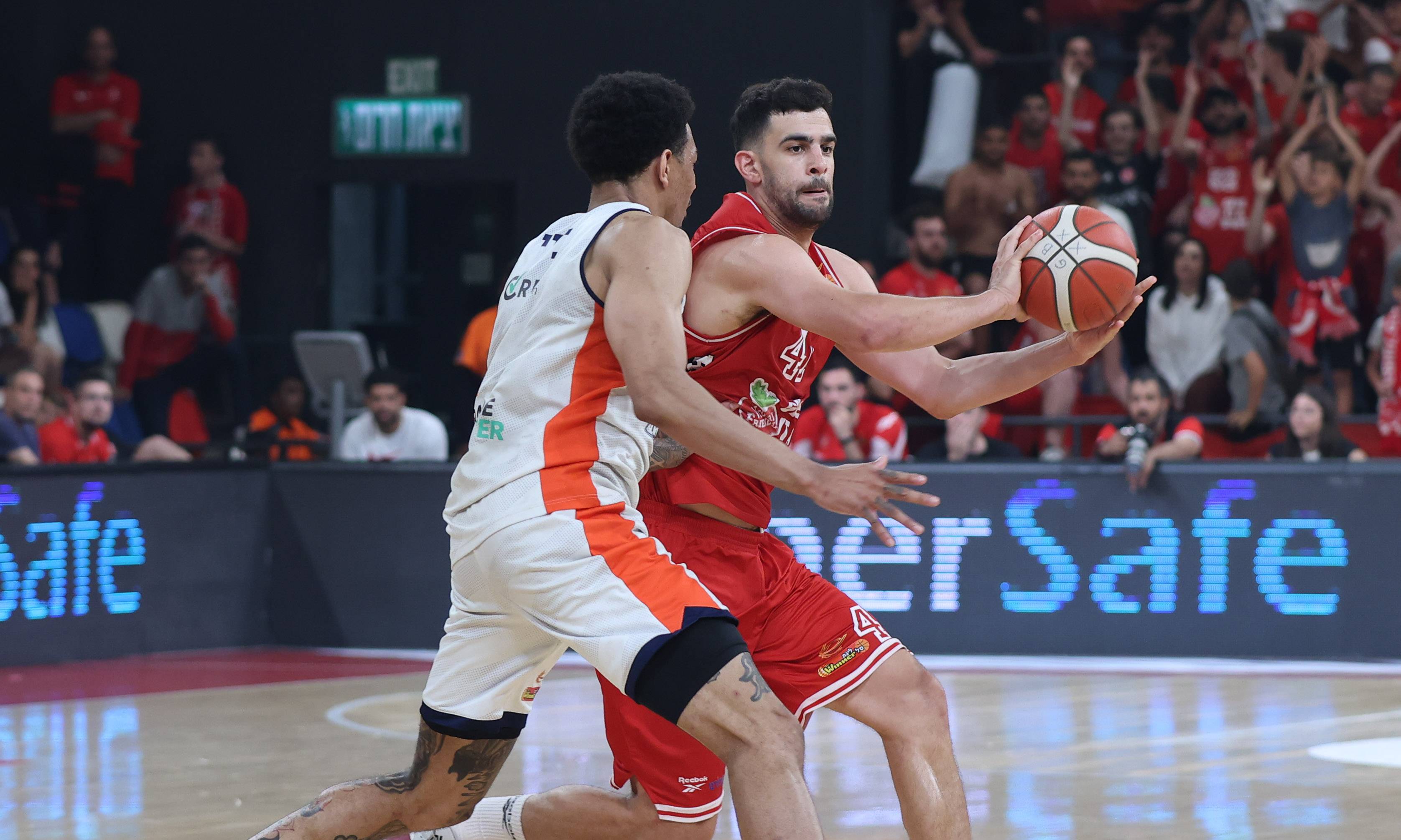 צפו: תומר גינת הוביל קאמבק אדום