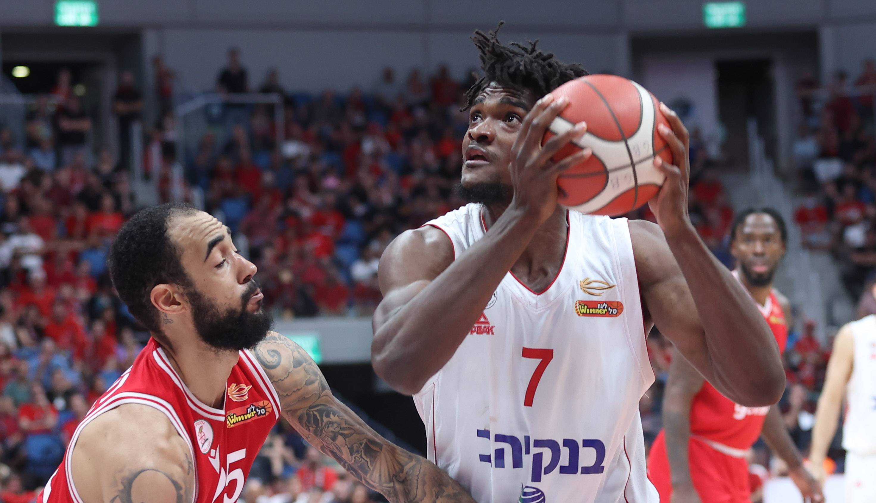 צפו: שליטה של בריימו ואגבונו בצבע