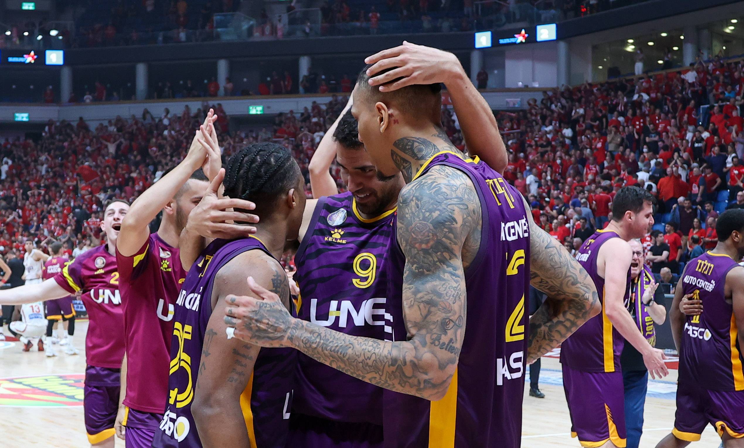 חולון ניצחה שוב בפיס ארנה ועלתה לגמר!