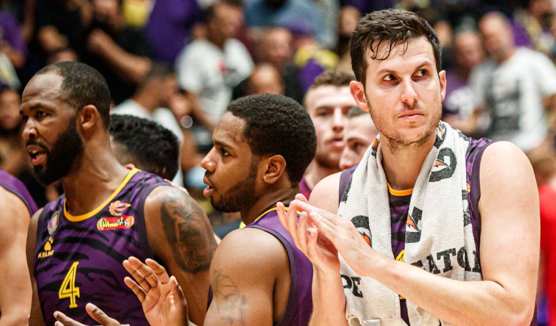 צפו: ותיקי חולון העלו אותה למאזן 0:3