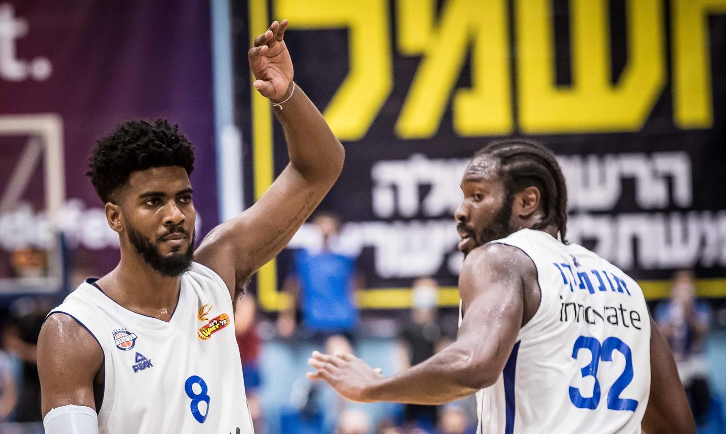 צפו: טופ 5 - דאנקים גדולים כחול-לבן